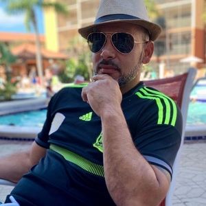 Meet your Posher, Adonis